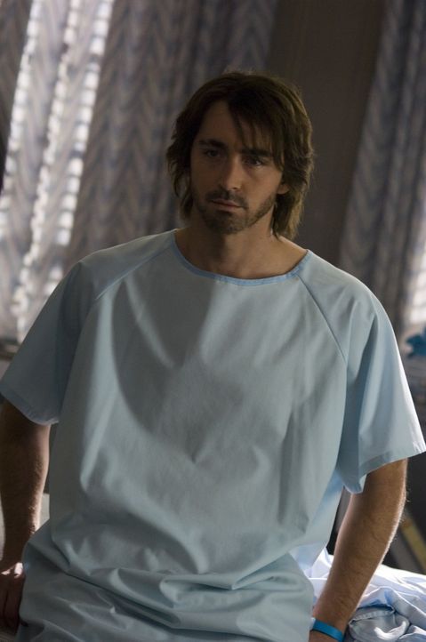 Immer wieder behauptet Roman (Lee Pace), sein Bruder und damit Jessicas Ehemann zu sein. Als er auch noch mit bemerkenswertem Detailwissen aufwartet...