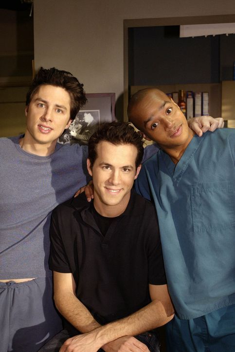 Spence (Ryan Reynolds, M.), ein alter College-Kumpel von J.D. (Zach Braff, l.) und Turk (Donald Faison, r) ist in der Stadt und sorgt für jede Meng... - Bildquelle: Touchstone Television