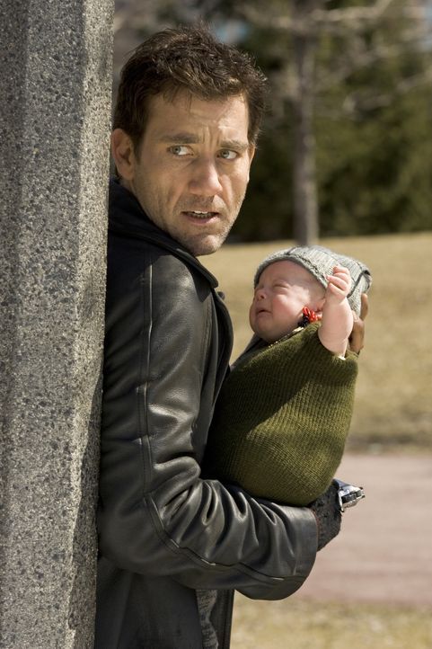 Mr. Smith (Clive Owen) ist ebenso cool wie heißblütig, so jähzornig wie hartgesotten. Doch urplötzlich muss er ein unschuldiges, neugeborenes Kind b... - Bildquelle: 2007 Warner Brothers International