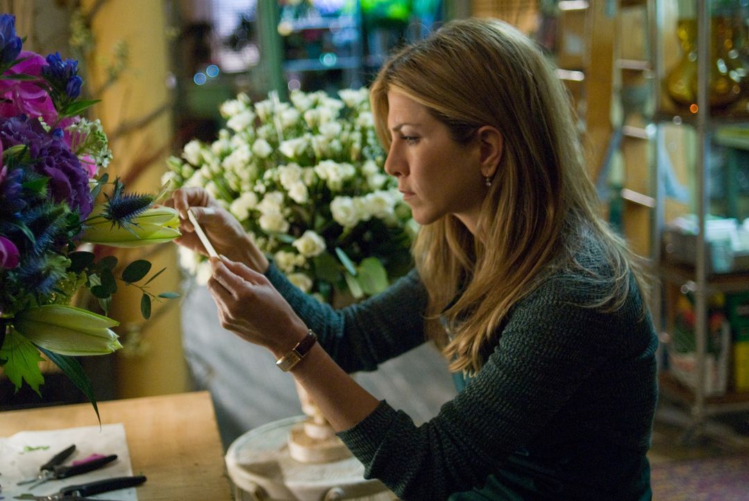 Die Blumenhändlerin Eloise (Jennifer Aniston) ist mehr als überrascht, als sie einen Strauß mit einer geheimnisvollen Nachricht erhält. Sie hat jedo... - Bildquelle: Universal Pictures