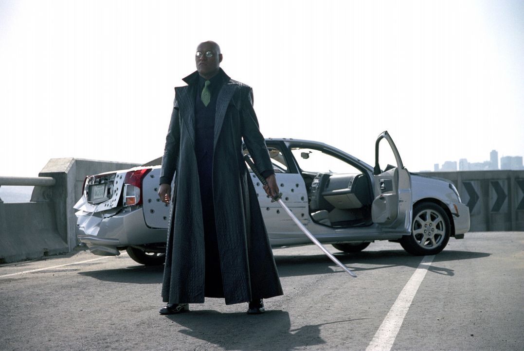 Als Zion die Vernichtung droht, kehrt Morpheus (Laurence Fishburne) zurück in die Matrix, um den Feind auf seinem eigenen Terrain zu schlagen ... - Bildquelle: Warner Bros.