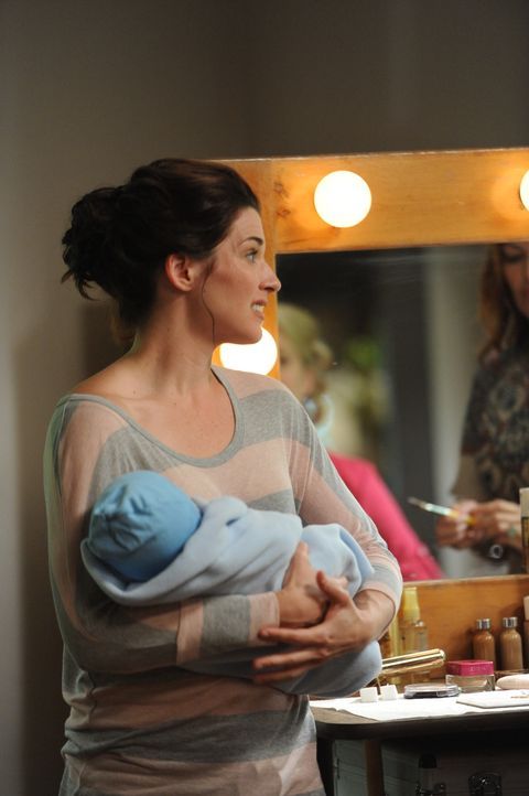 Kristen (Dorian Brown) ist frisch gebackene Mutter und so dreht sich ihr gesamtes Leben nur um ihr Baby. Aber heute stehen Jenna und Drew im Mittelp... - Bildquelle: 2011 FX Networks, LLC. All rights reserved.