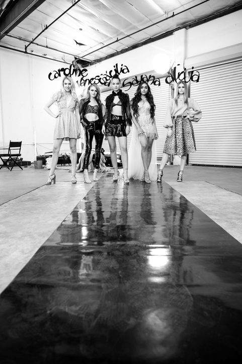 P7_GNTM_F14_1650997-Caroline-Vanessa-Cäcilia-Sayana-Alicija - Bildquelle: ProSieben/Martin Ehleben