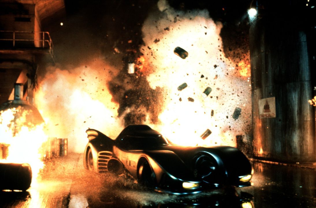 Das Batmobil ist Batmans Fortbewegungsmittel in seinem Kampf gegen das Verbrechen in Gotham City. Und das mysteriöse Auto hat eine trickreiche Sond... - Bildquelle: Warner Bros.