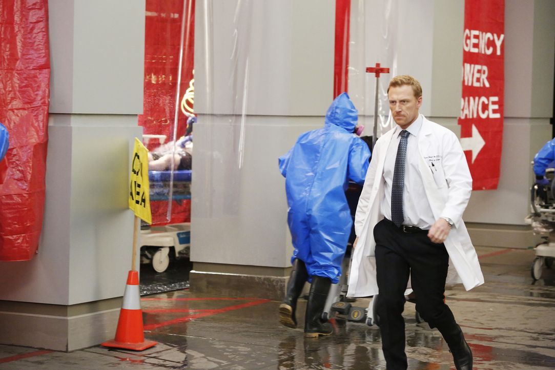 Eine große Explosion in einer Shopping Mall fordert viele Opfer. Owen (Kevin McKidd) und seine Kollegen geben alles, um Leben zu retten ... - Bildquelle: Kelsey McNeal 2014 American Broadcasting Companies, Inc. All rights reserved.