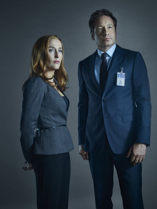 (11. Staffel) - Auf der Suche nach der Wahrheit warten erschreckende Erkenntnisse auf Scully (Gillian Anderson, l.) und Mulder (David Duchovny, r.)... - Bildquelle: 2018 Fox and its related entities.  All rights reserved.