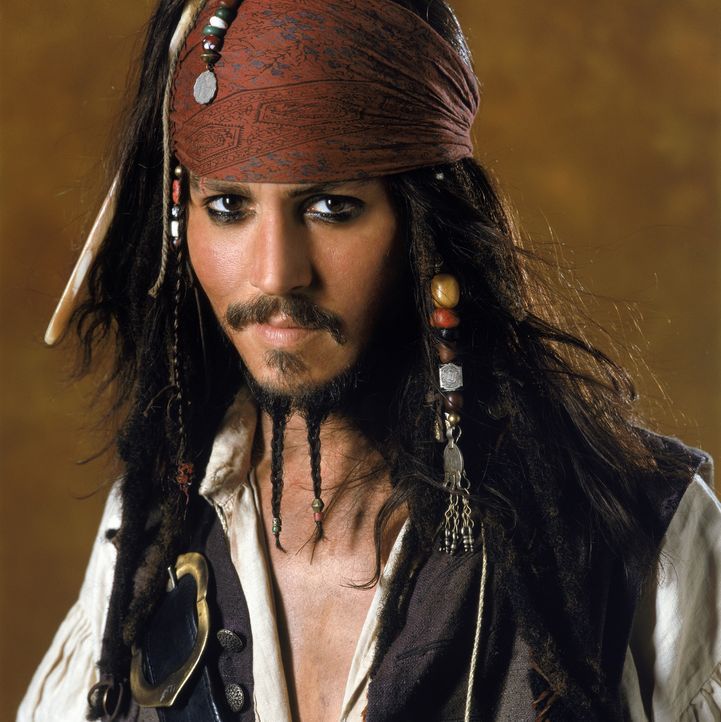 Erst spät erkennt Captain Jack Sparrow (Johnny Depp), dass Barbossa und seine Mannen sich bei Mondschein in Skelette verwandeln. Denn auf ihnen last... - Bildquelle: Disney/ Jerry Bruckheimer