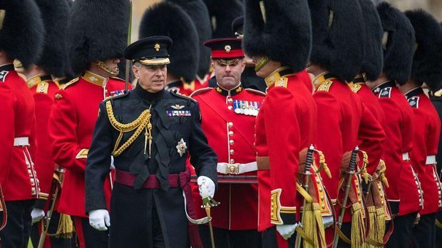 Prinz Andrew werden militärische Titel entzogen