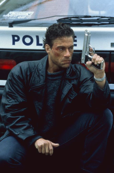 Schon bald steht Alain (Jean-Claude Van Damme) im Visier von Mafiosi und korrupten FBI-Agenten ... - Bildquelle: Sony Pictures Television International. All Rights Reserved.