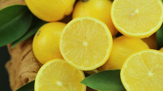 Zitronen als Feuchtigkeitsspender für deine Gesichtsmaske