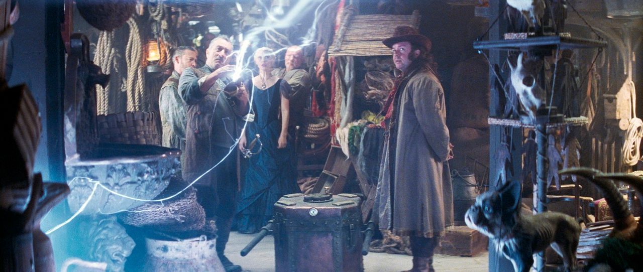 Captain Shakespeare (Robert De Niro, l.) und seine Mannschaft schweben mit ihrem Piratenschiff zwischen Himmel und Erde. Eines Tages bekommen sie üb... - Bildquelle: 2006 Paramount Pictures. All Rights Reserved.