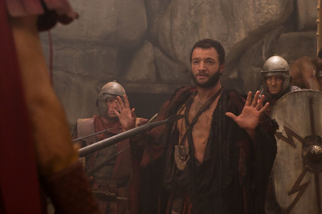 Als Ashur (Nick E. Tarabay) die Chance wittert, Spartacus und seine Männer zu stellen, wagt er sich in die gefährlichen Minen. Schon bald hat er ein... - Bildquelle: 2011 Starz Entertainment, LLC. All rights reserved.