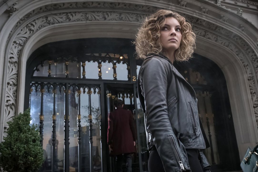Gerät durch Ivy in Schwierigkeiten, während Barnes zahlreiche Verbrecher ermordet: Selina (Camren Bicondova) ... - Bildquelle: Warner Brothers