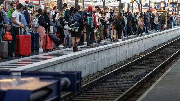 Bahn bietet in Tarifkonflikt Corona-Prämie an