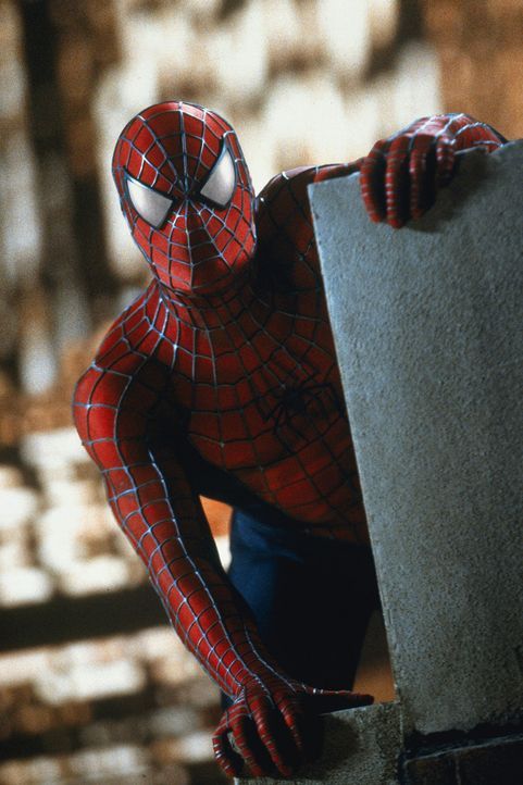 Unterwegs im Kampf gegen das Verbrechen: Peter Parker alias Spider-Man (Tobey Maguire) - Bildquelle: 2003 Sony Pictures Television International