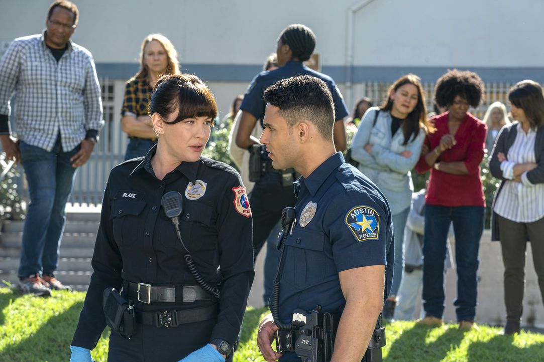 Michelle Blake (Liv Tyler, l.); Carlos Reyes (Rafael Silva, r.) - Bildquelle: Jack Zeman 2020 Twentieth Century Fox Film Corporation.  All rights reserved. / Jack Zeman