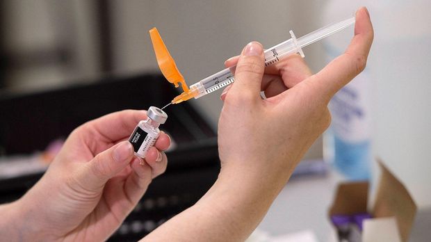 Ministerium: Impfstoff wird "in nicht wenigen Fällen" vernichtet