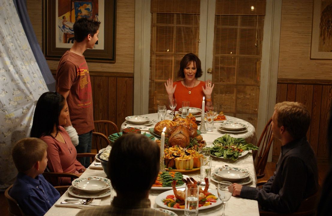 Thanksgiving steht vor der Tür und die ganze Familie versucht, in diesem Jahr ein harmonisches Fest zu feiern - im Gegensatz zu den letzen Jahren ... - Bildquelle: TM +   2000 Twentieth Century Fox Film Corporation. All Rights Reserved.
