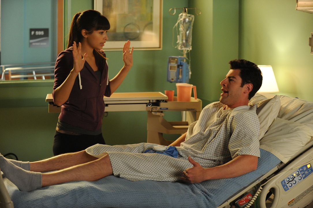 Nick versucht, die Frauen aufzugeben und startet dafür mit der Zucht von Tomaten, während Schmidt (Max Greenfield, r.) im Krankenhaus endet, nachdem... - Bildquelle: 20th Century Fox