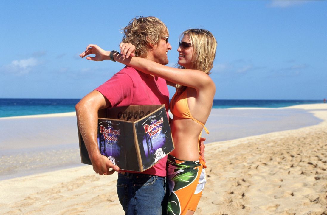 Für den Surfer, Faulenzer und Kleinganoven am Oahu's North Shore, Jack (Owen Wilson, l.), ist die Welt solange in Ordnung, bis eine gertenschlanke... - Bildquelle: Warner Bros.