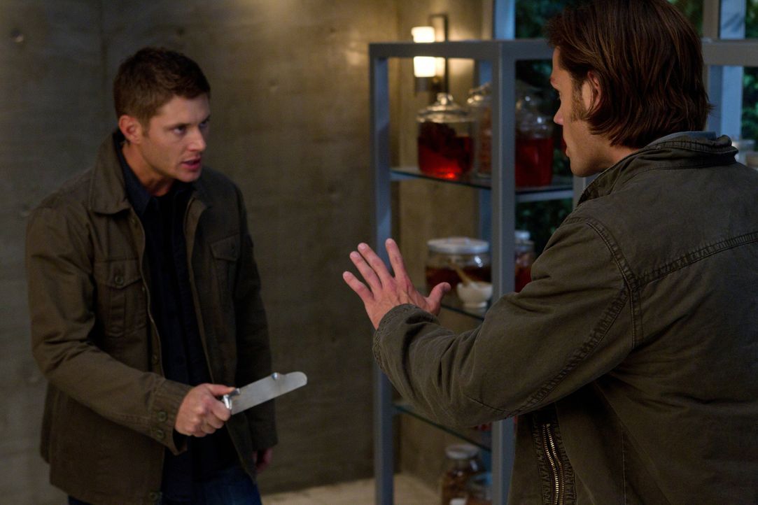 Nicht nur Veritas, sondern vor allem Dean (Jensen Ackles, l.) ist entsetzt, als ihr Zauber bei Sam (Jared Padalecki, r.) nicht zu wirken scheint ... - Bildquelle: Warner Bros. Television