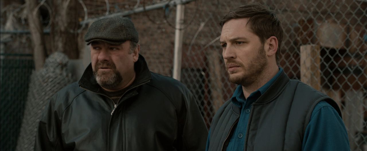 Plötzlich steht ihr Leben Kopf: Bob (Tom Hardy, r.) und Marv (James Gandolfini, l.) ... - Bildquelle: 2014 Twentieth Century Fox Film Corporation.  All rights reserved.