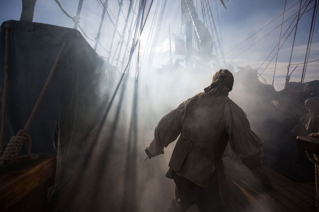 Die Crew macht sich bereit zum Entern ... - Bildquelle: 2013 Starz Entertainment LLC, All rights reserved