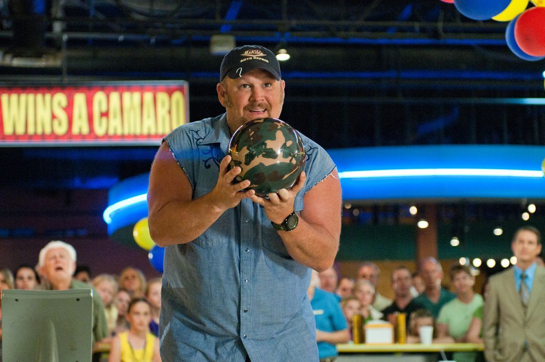 Nur noch ein einziger Wurf und Larry (Larry the Cable Guy) geht entweder als Verlierer oder als großer Gewinner vom Platz. Da bestellen seine Freund... - Bildquelle: Jon Farmer 2011 Twentieth Century Fox Film Corporation and Walden Media, LLC. All rights reserved.