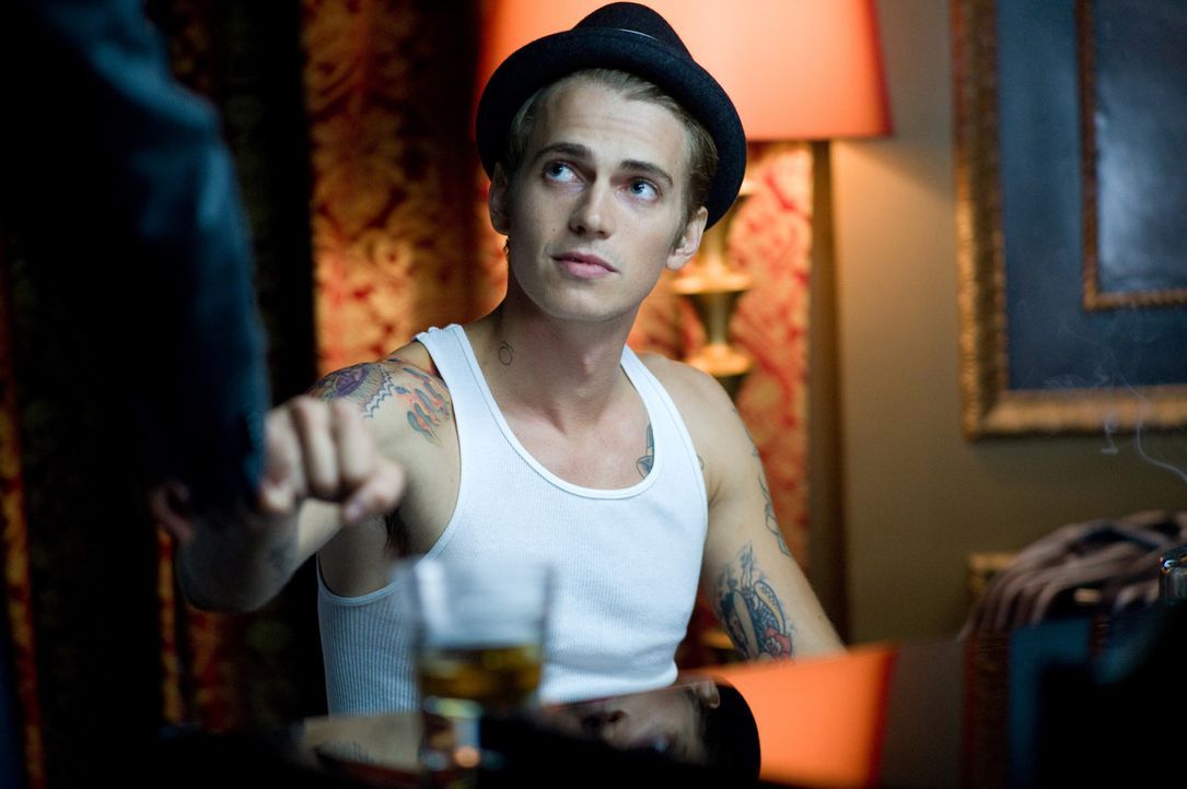 Seinen extravaganten Lebensstil finanziert A.J. (Hayden Christensen) auf nicht ganz legale Art und Weise ... - Bildquelle: 2010 Screen Gems, Inc. All Rights Reserved.