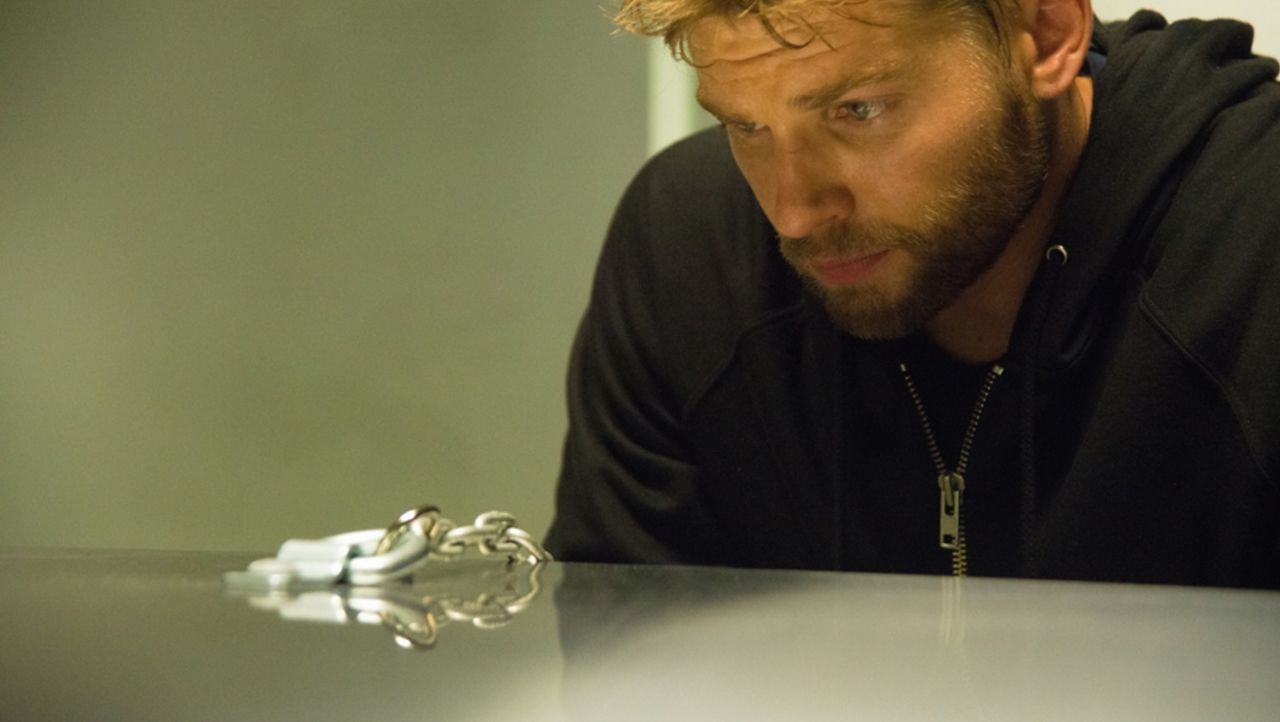 маккензи линтц под куполом. под куполом 2 9. Karla crome под куполом. маккензи линтц. натали зиа под куполом.