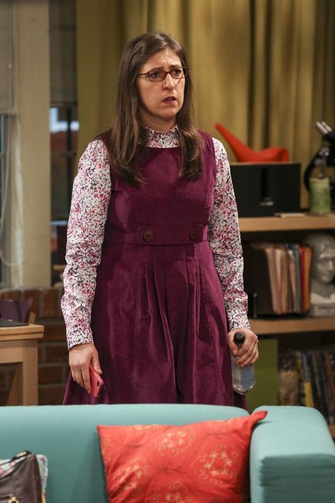 Ist geschockt, als sie erfährt, dass die ganze Uni über ihre intimsten Details ihrer romantischen Beziehung mit Sheldon Bescheid weiß: Amy (Mayim Bi... - Bildquelle: 2016 Warner Brothers