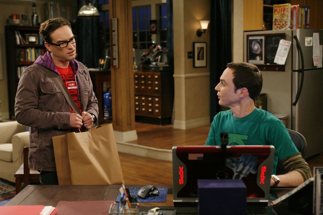 Leonard Hofstadter (Johnny Galecki, l.); Sheldon Cooper (Jim Parsons, r.) - Bildquelle: Warner Bros. Television