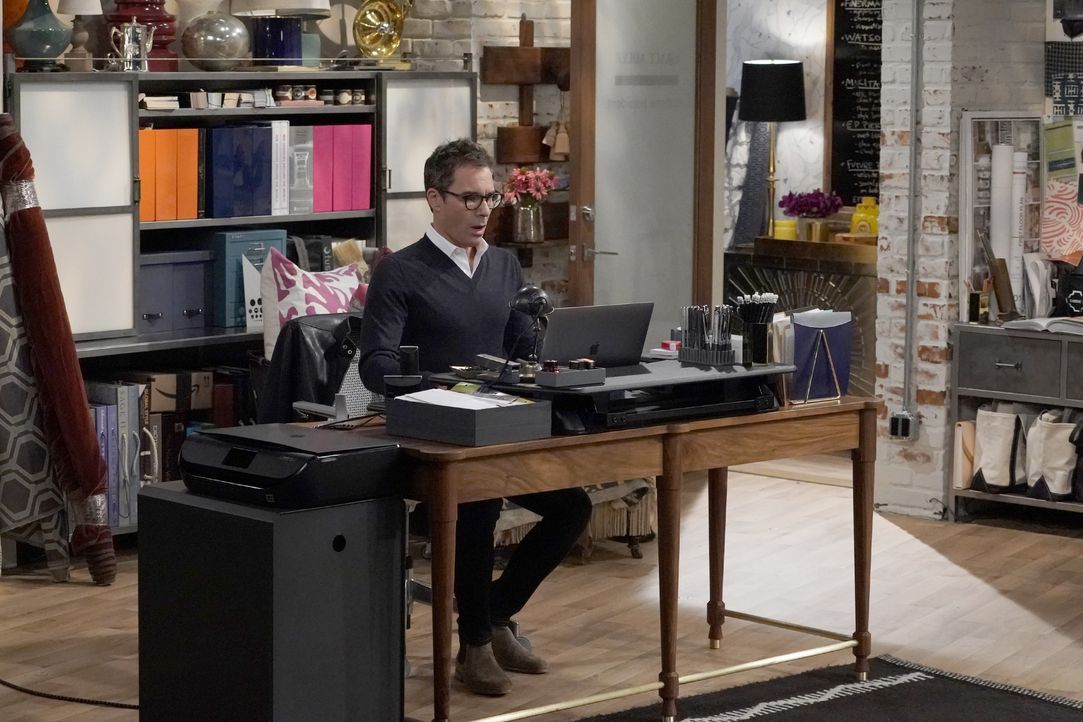 Ist wie besessen von einer Art Reallife-Telenovela: Will (Eric McCormack) ... - Bildquelle: Chris Haston 2017 NBCUniversal Media, LLC / Chris Haston