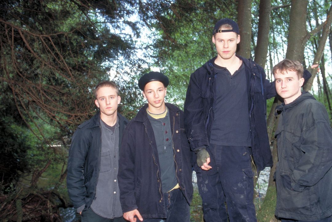 Hassen ihre Schule und Mitschüler tödlich: (v.l.n.r.) Trevor (Ben Foster) und die "Trogs" Zach (Brent Glenen), Sean (Randy Harrison) und Kurt (Kri... - Bildquelle: Viacom Productions Inc.