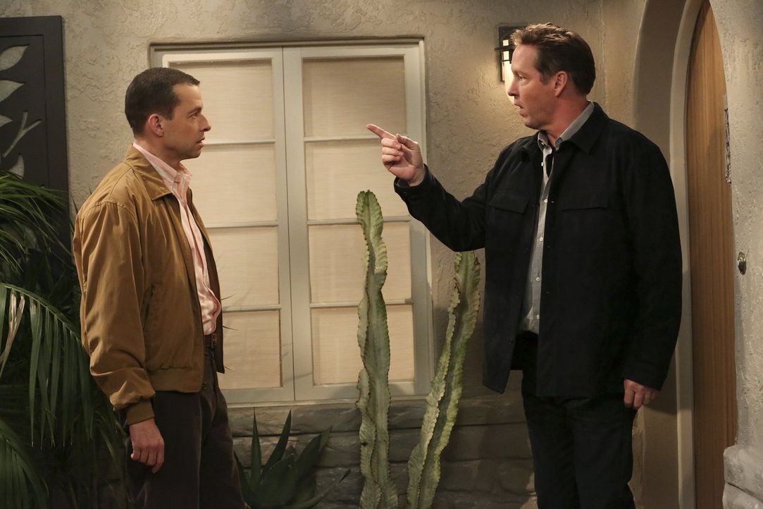 Lyndseys Freund Larry (D.B. Sweeney, r.) hat einen Privatdetektiven engagiert. Der hat nun herausgefunden, dass die junge Frau ihn betrügt. Alan (Jo... - Bildquelle: Warner Bros. Television