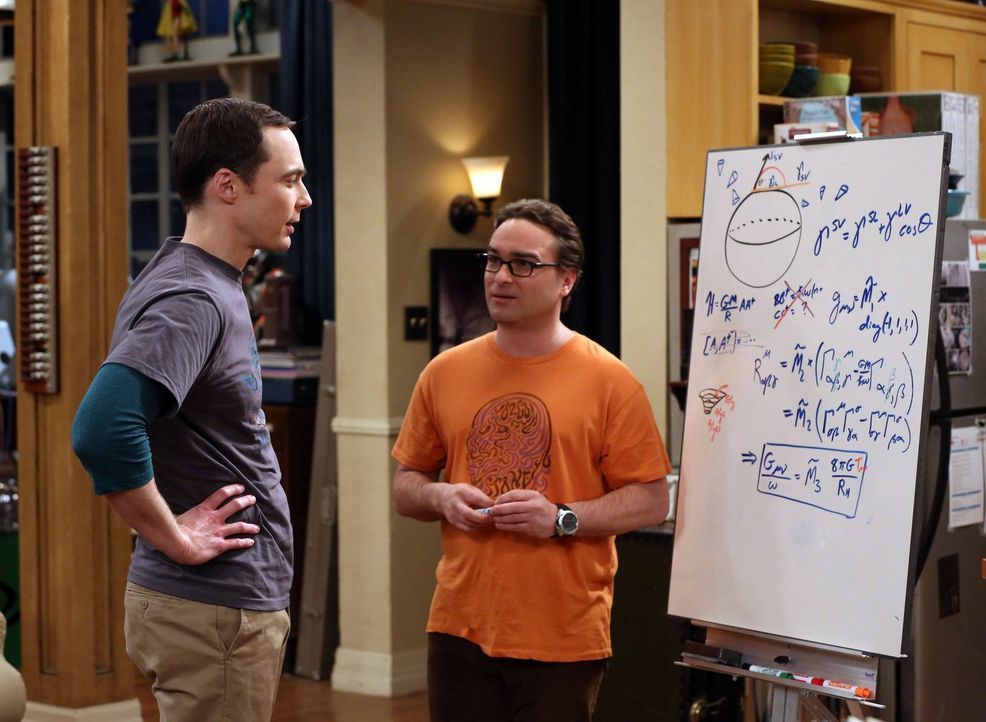 Während Penny, Amy und Bernadette einen gemeinsamen Abend verbringen, müssen sich Sheldon (Jim Parsons, l.) und Leonard (Johnny Galecki, r.) gegen m... - Bildquelle: Warner Bros. Television