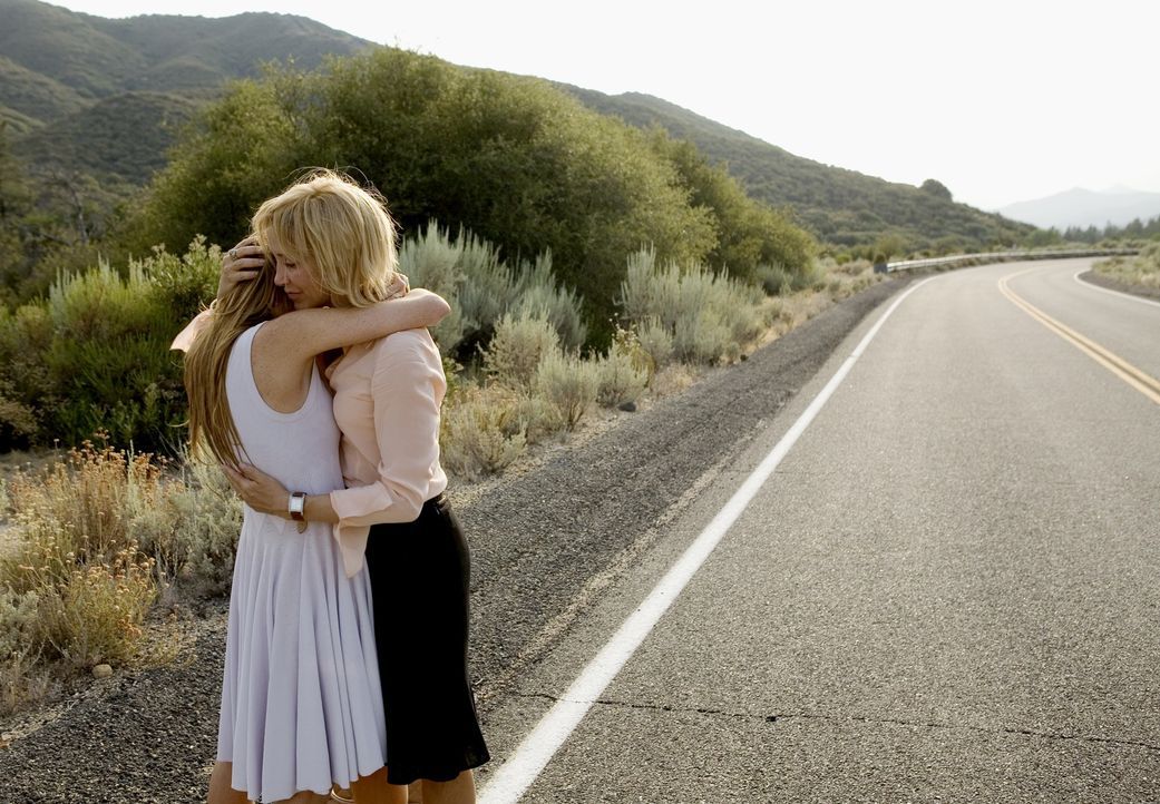 Finden Rachel (Lindsay Lohan, l.) und ihre Mutter Lilly (Felicity Huffman, r.) endlich zusammen? - Bildquelle: Morgan Creek International