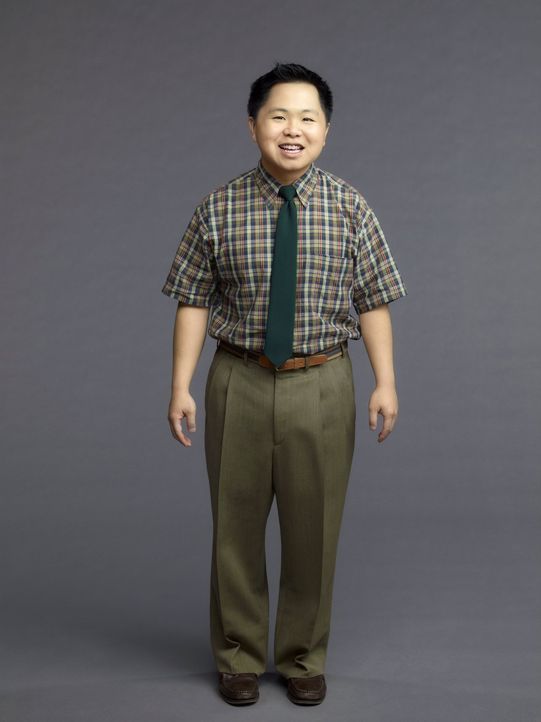 (1. Staffel) - Der neue, junge, selbstgefällige Chef von Max und Caroline: Han Lee (Matthew Moy) ... - Bildquelle: Warner Brothers