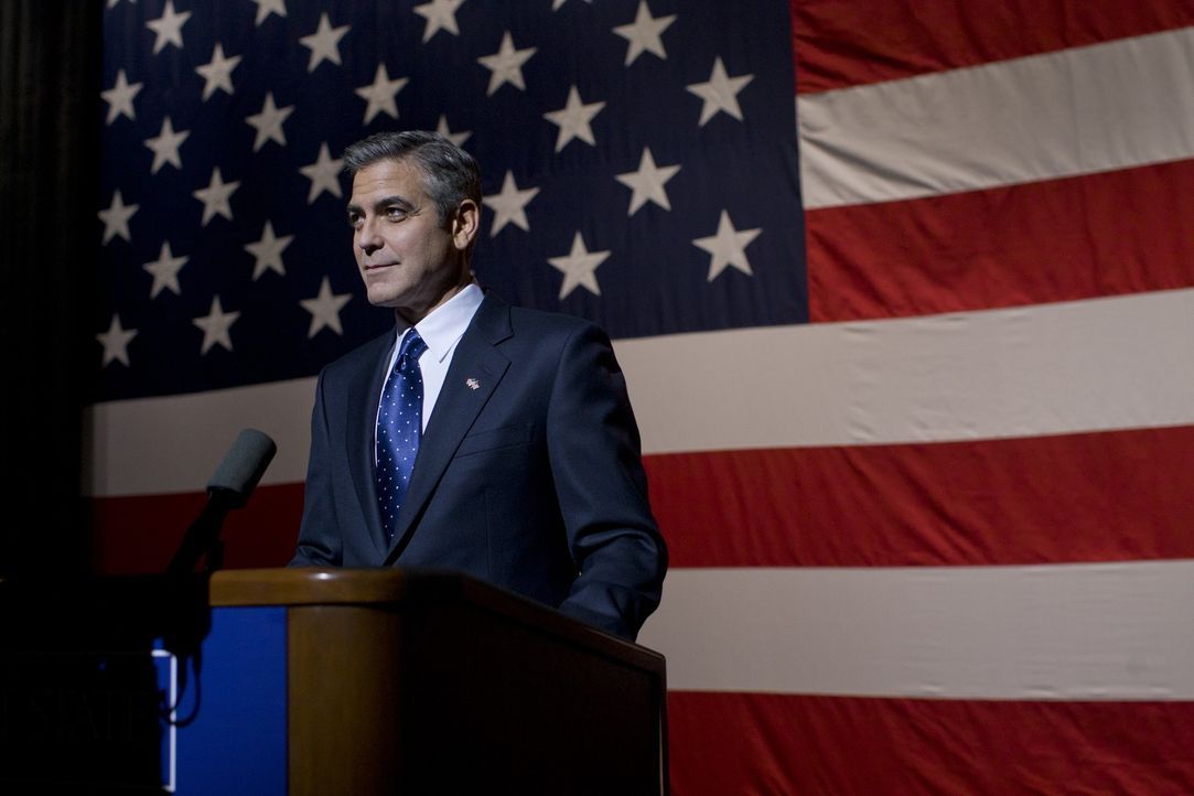 Der charismatische US-Präsidentschaftskandidat Mike Morris (George Clooney) gilt als der große Saubermann in einer Welt, in der Erpressung und Korru... - Bildquelle: Saeed Adyani 2011 IDES FILM HOLDINGS, LLC. ALL RIGHTS RESERVED.