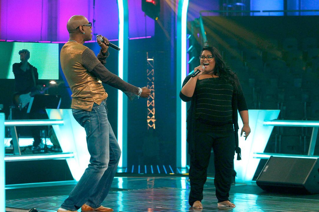battle-michelle-vs-dennis-02-the-voice-of-germany-richard-huebnerjpg 1700 x 1133 - Bildquelle: SAT1/ProSieben/Richard Hübner