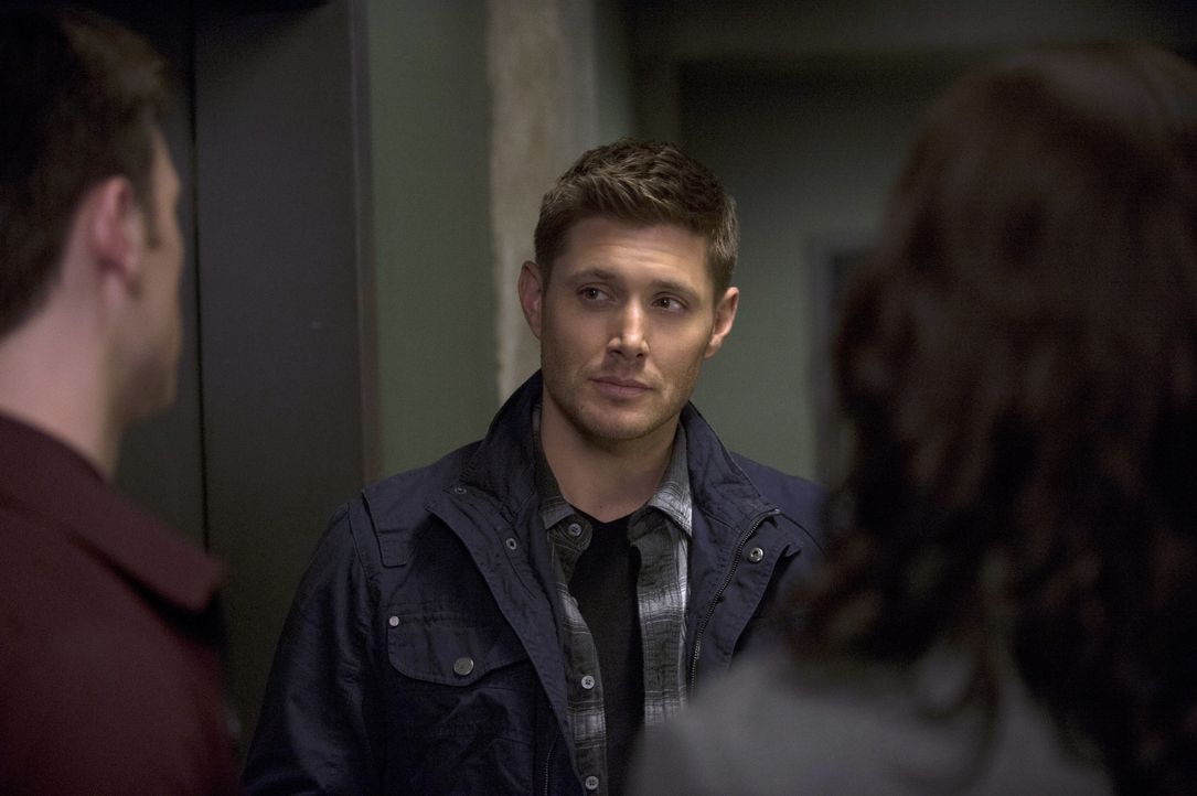 Dean (Jensen Ackles) will sich einfach nicht von der Klinge trennen, doch zugeben will er das auf keinen Fall ... - Bildquelle: 2013 Warner Brothers