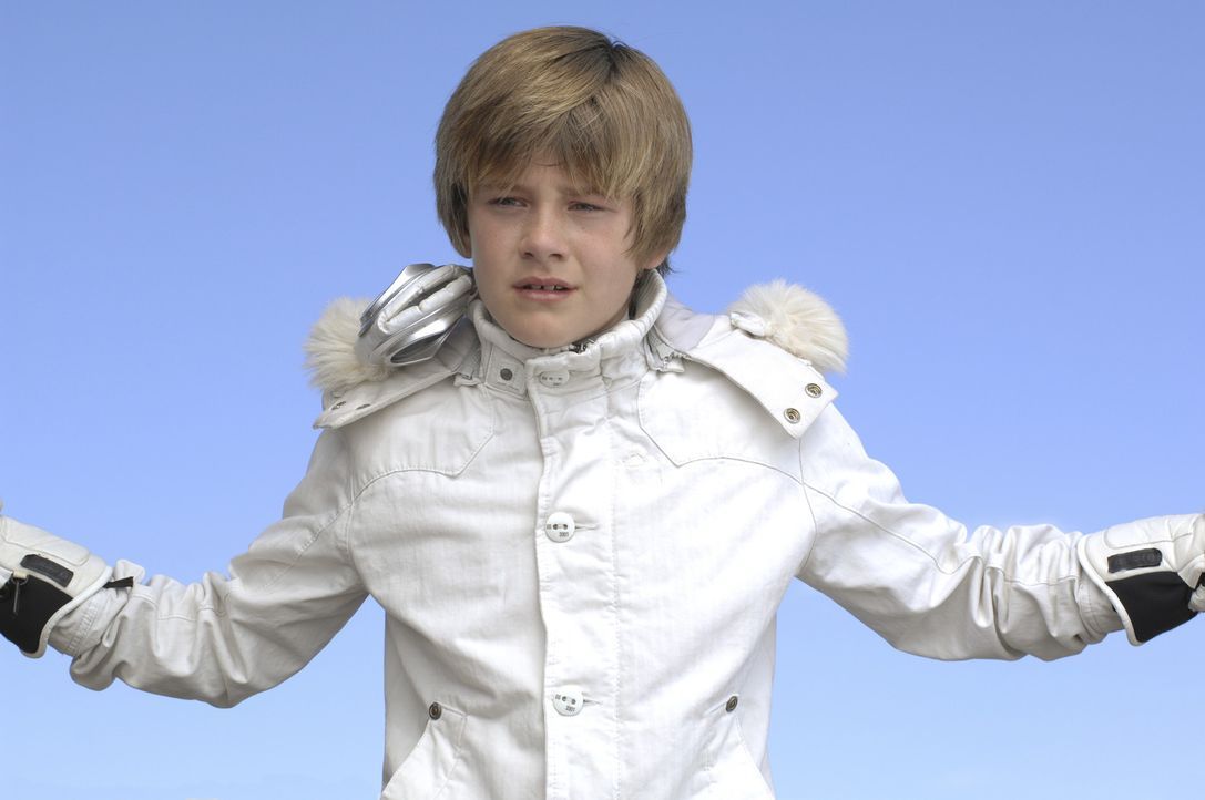 Der kleine Charlie (Luke Benward) ist ein genialer Erfinder. Eines Tages entwickelt er eine Zeitmaschine, mit der man einige Tage in der Zeit vor od... - Bildquelle: 2007 Disney Channel