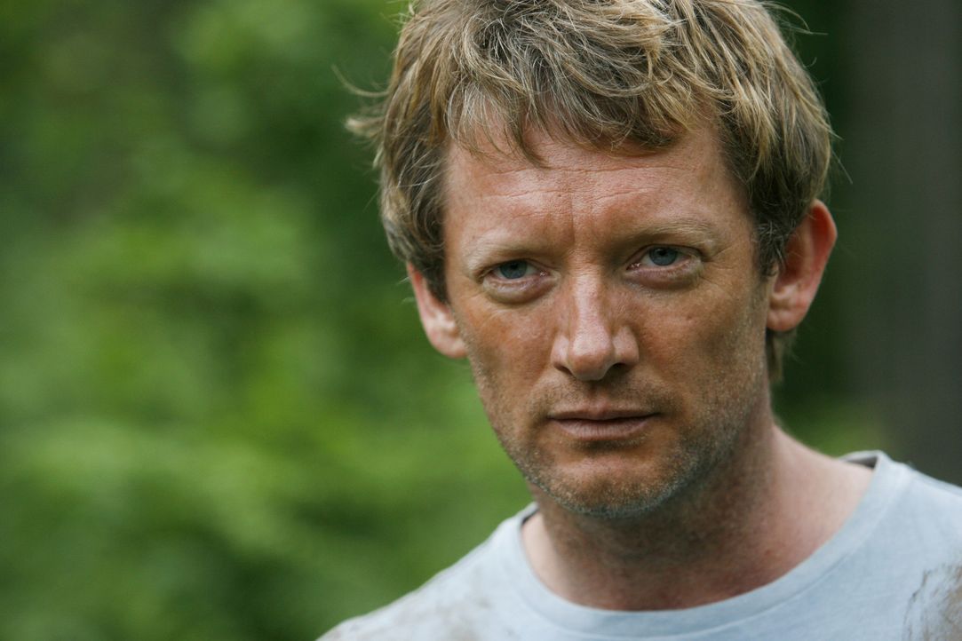 Blickt dem Monster in die Augen: Cutter (Douglas Henshall) ... - Bildquelle: ITV Plc