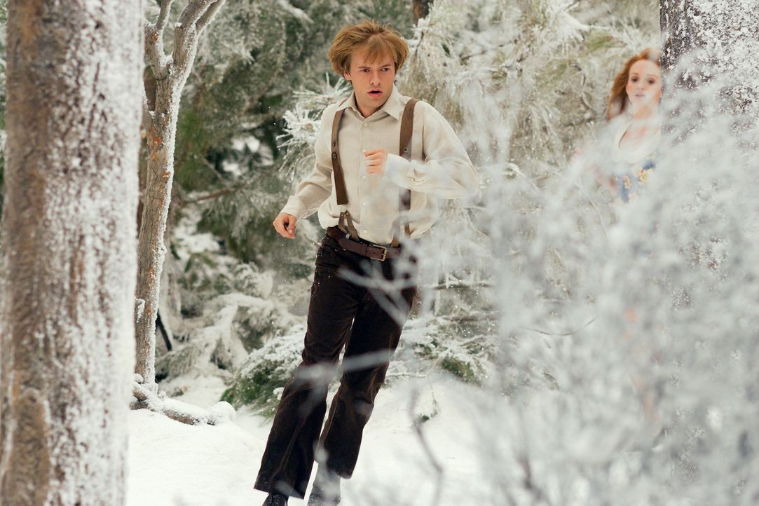 Edward (Adam Campbell, l.) und Lucy (Jayma Mays, r.) flüchten vor Willy Wonka. Dieser will partout ihre Körperteile für seine Süßigkeitenproduk... - Bildquelle: Twentieth Century-Fox Film Corporation