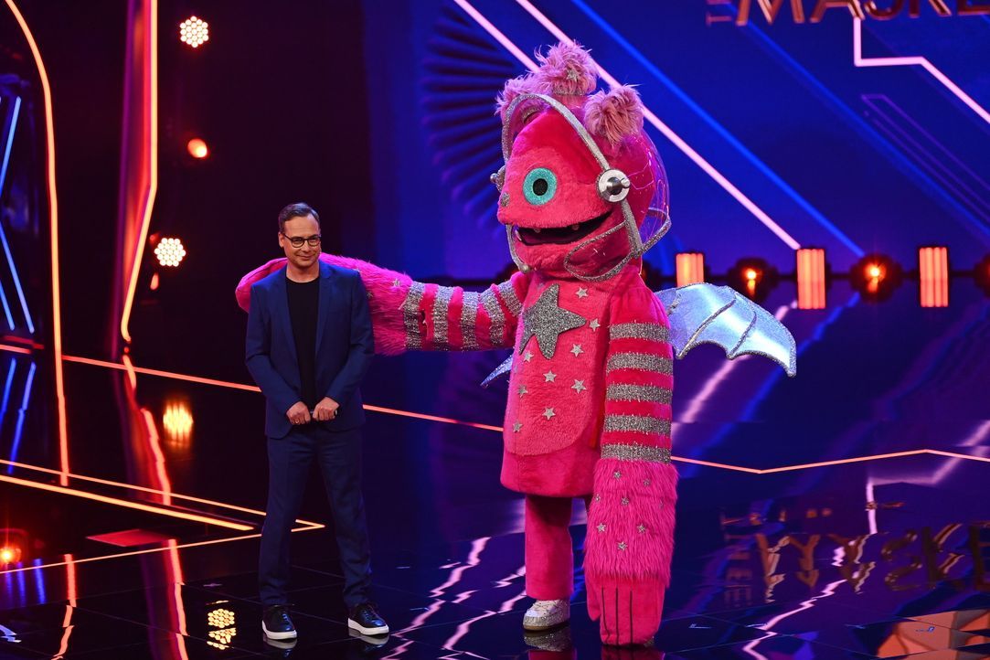 Matthias Opdenhövel (l.); Der Monstronaut (r.) - Bildquelle: Willi Weber ProSieben / Willi Weber