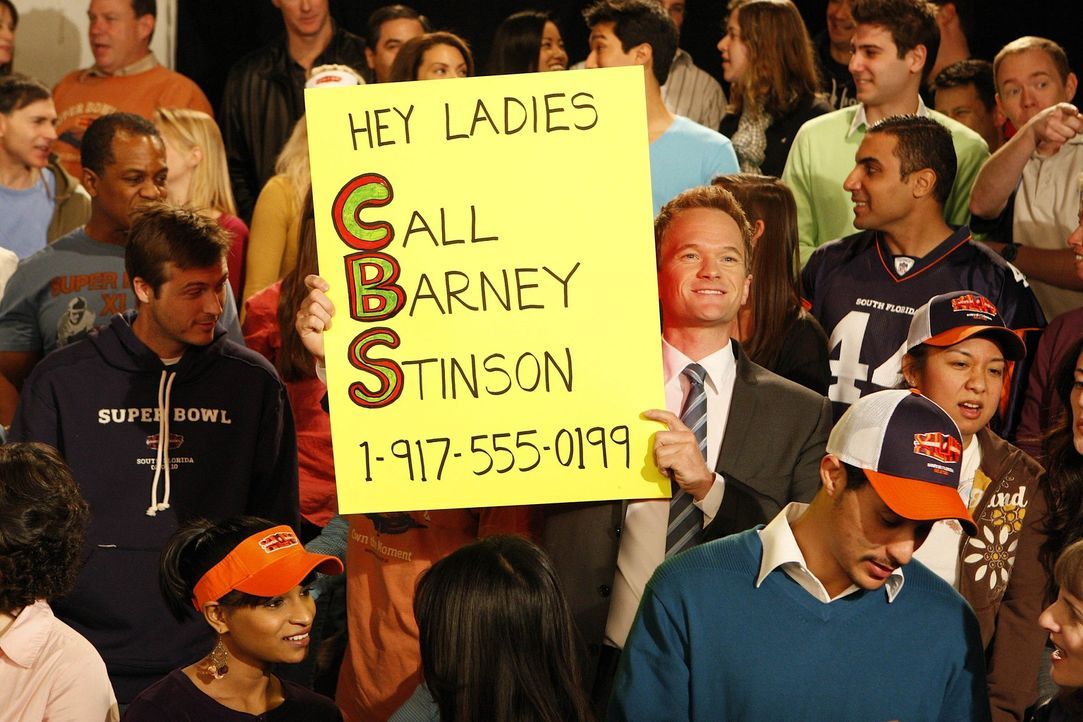 Hat im Football-Stadion ein Schild mit seiner Telefonnummer in die Kamera gehalten und bekommt nun ununterbrochen Anrufe von Frauen, die einen Partn... - Bildquelle: 20th Century Fox International Television