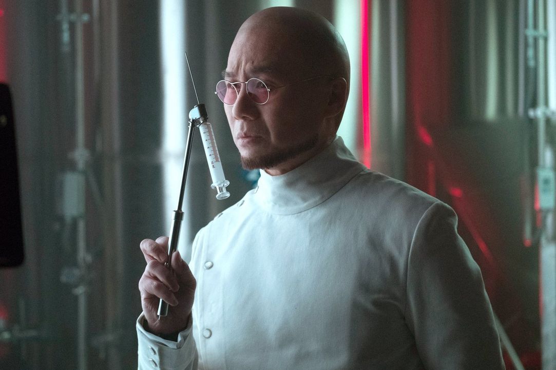Führt nichts Gutes im Schilde und kennt keine Gnade: Dr. Hugo Strange (BD Wong) ... - Bildquelle: Warner Brothers