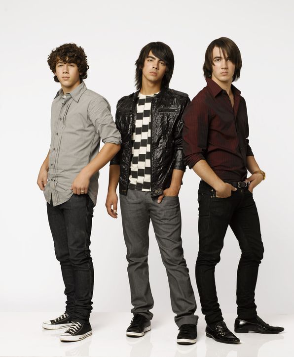 Willkommen in Camp Rock: v.l.n.r.) Nate (Nick Jonas), Shane Gray (Joe Jonas) und Jason (Kevin Jonas) ... - Bildquelle: 2007 DISNEY CHANNEL. All rights reserved.