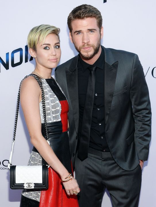 Miley-Cyrus-Liam-Hemsworth-130808-getty-AFP - Bildquelle: getty-AFP