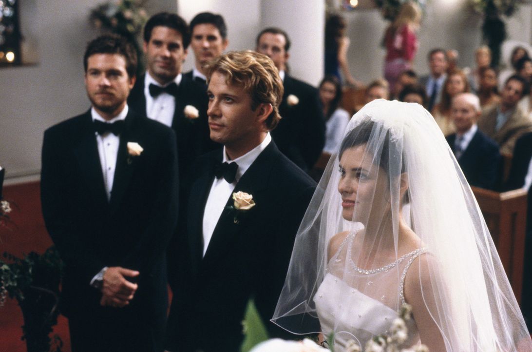 Eine aufregende Hochzeit steht bevor: (v.l.n.r.) Roger (Jason Bateman), Peter (Thomas Jane) und Judy (Parker Posey) ... - Bildquelle: 2003 Sony Pictures Television International